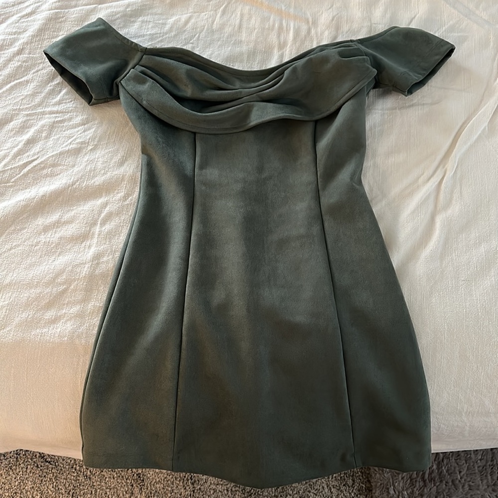 Lioness off the shoulder dress size XS